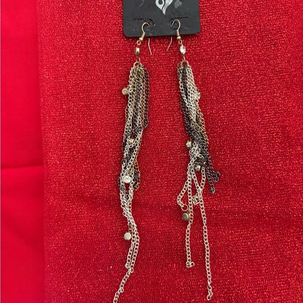 Elegant Silver and Black Chain Earrings with bling stud’s